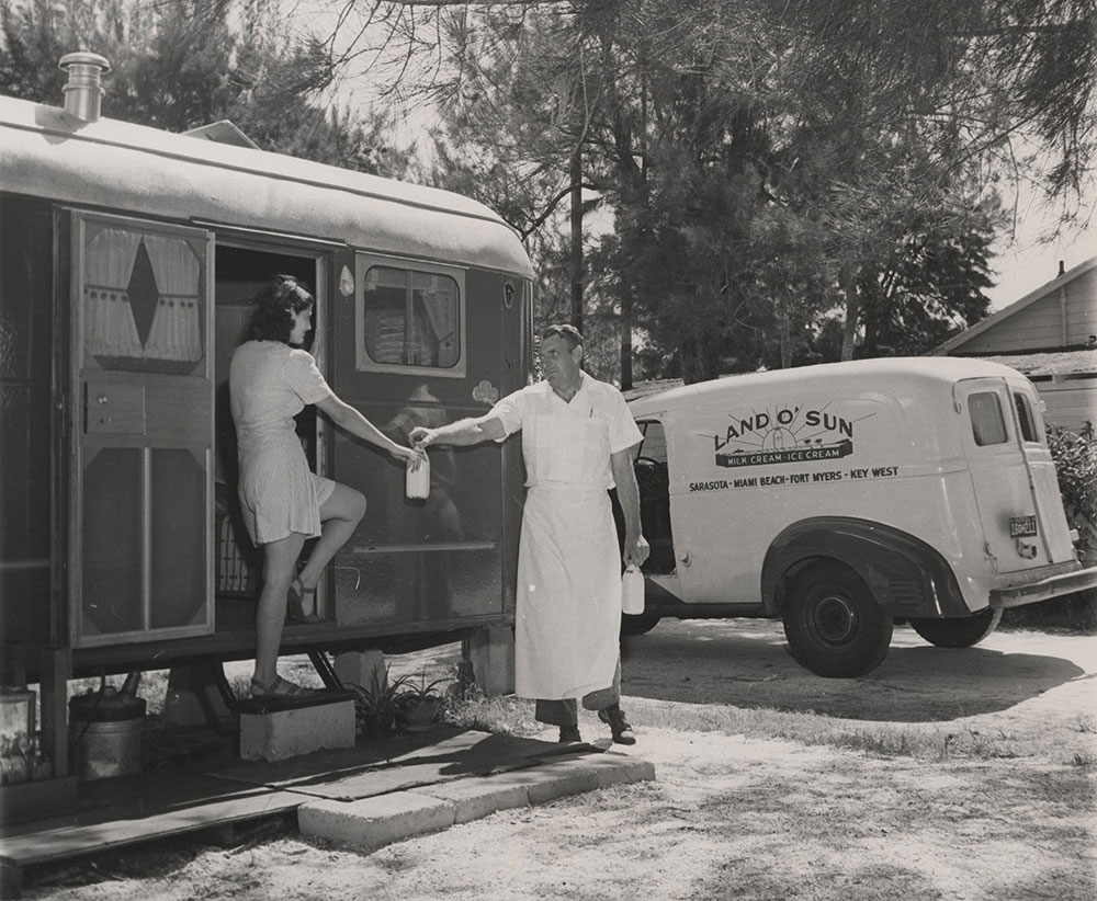 Full House - Door-to-door service enjoyed by trailer occupants - 1947