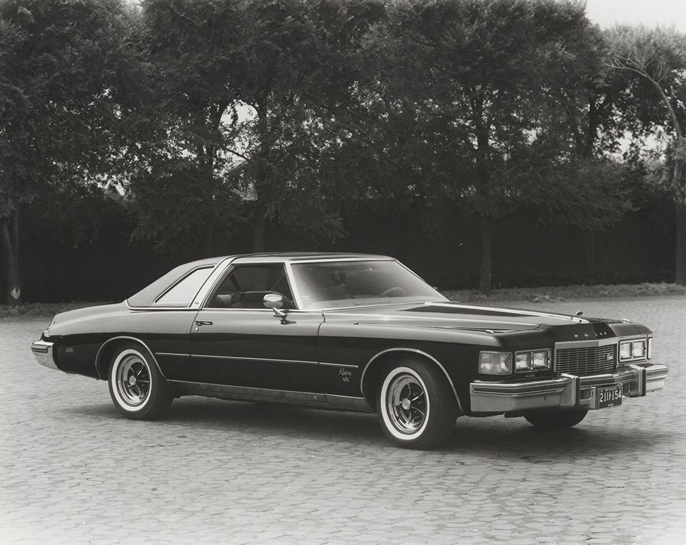 Buick Riviera 1975