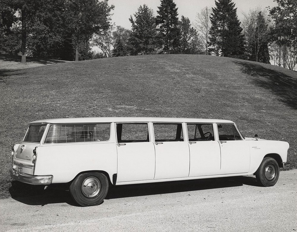Checker - 1965 - Aerobus rear and side view