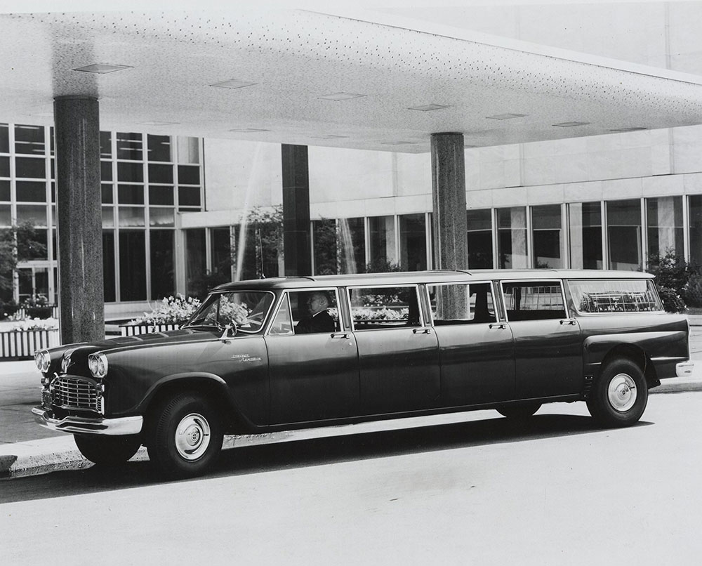 Checker - 1967 Aerobus 8-door model