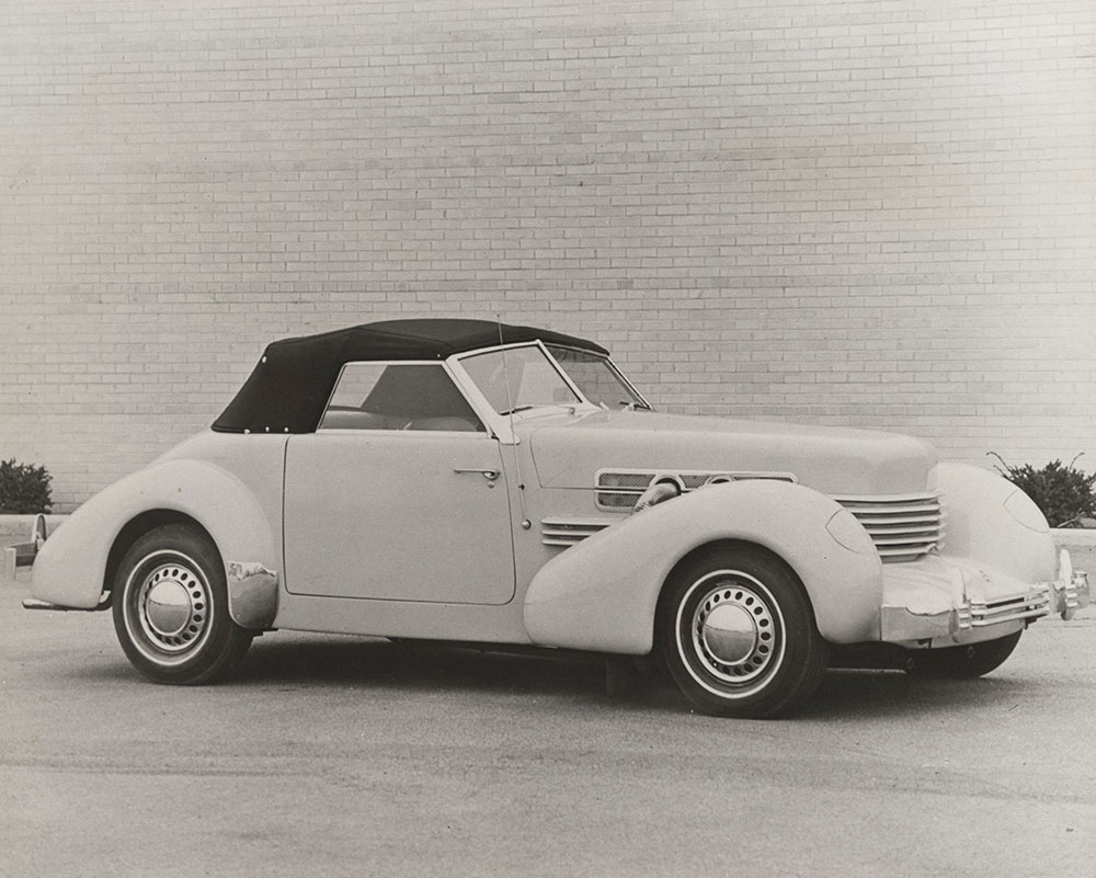 Cord - 1936 - 810 convertible coupe