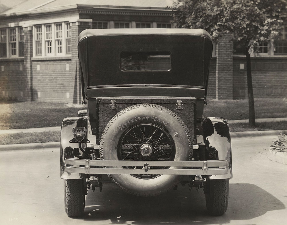 Cole Touring - 1923   showing first balloon tires.