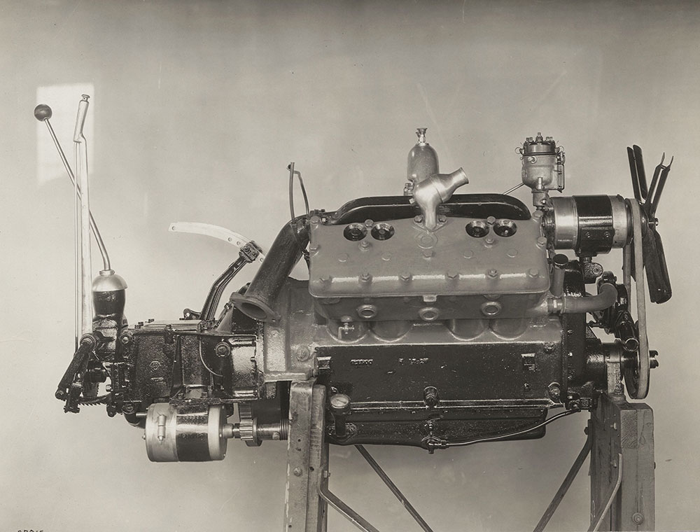 Cole Eight engine right sdie view - 1922