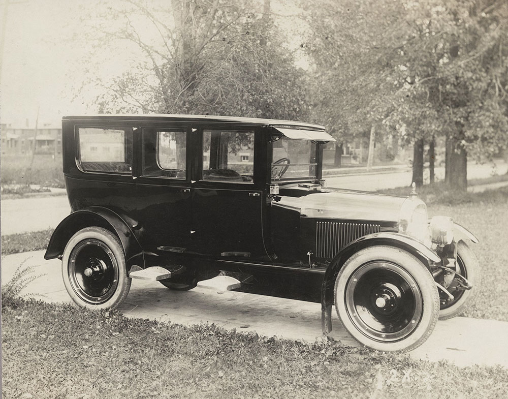 Courier - 1923 Exterior, 4-door De Luxe Sedan