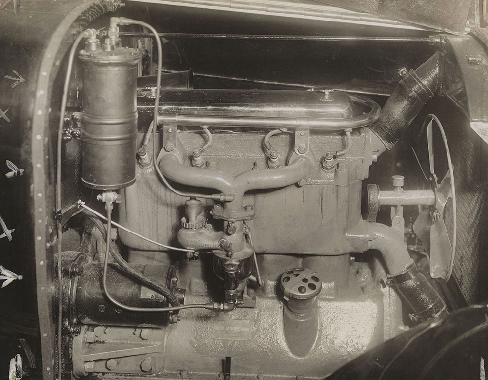 Crow- Elkhart- 1918 engine, overhead view