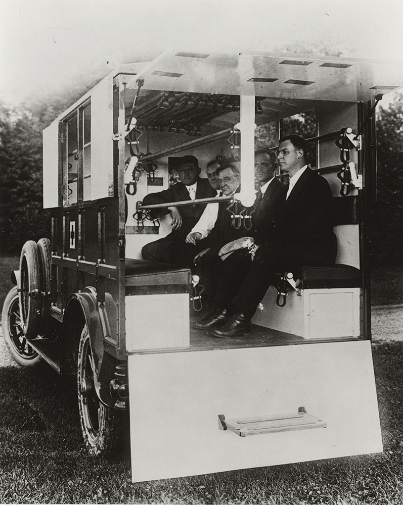 Cunningham Army Ambulance. Style 554, 1917.