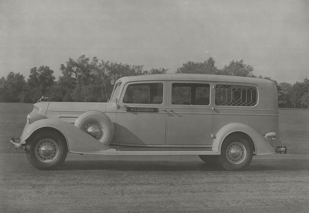 Cunningham, hearse mounted on Oldsmobile chassis