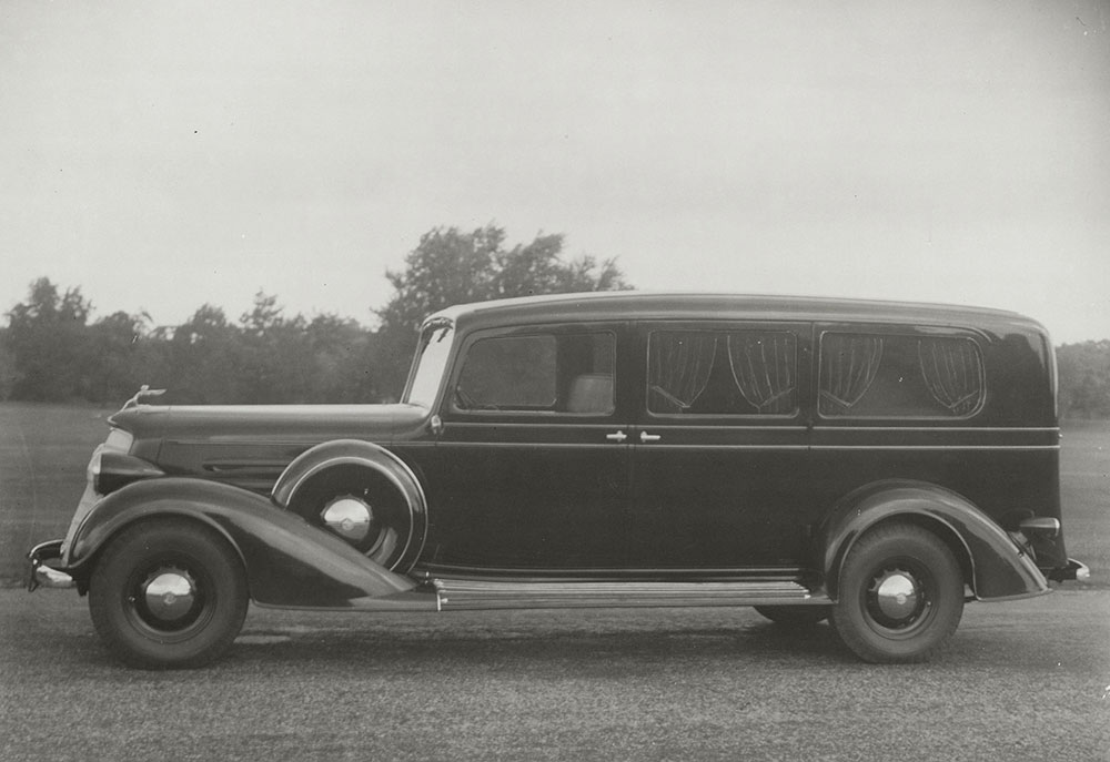 Cunningham 347-A hearse mounted on Oldsmobile chassis