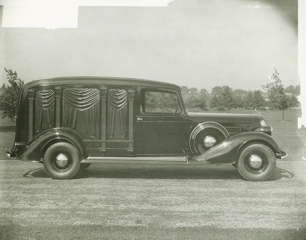 Cunningham Style 353-A carved hearse on Oldsmobile chassis