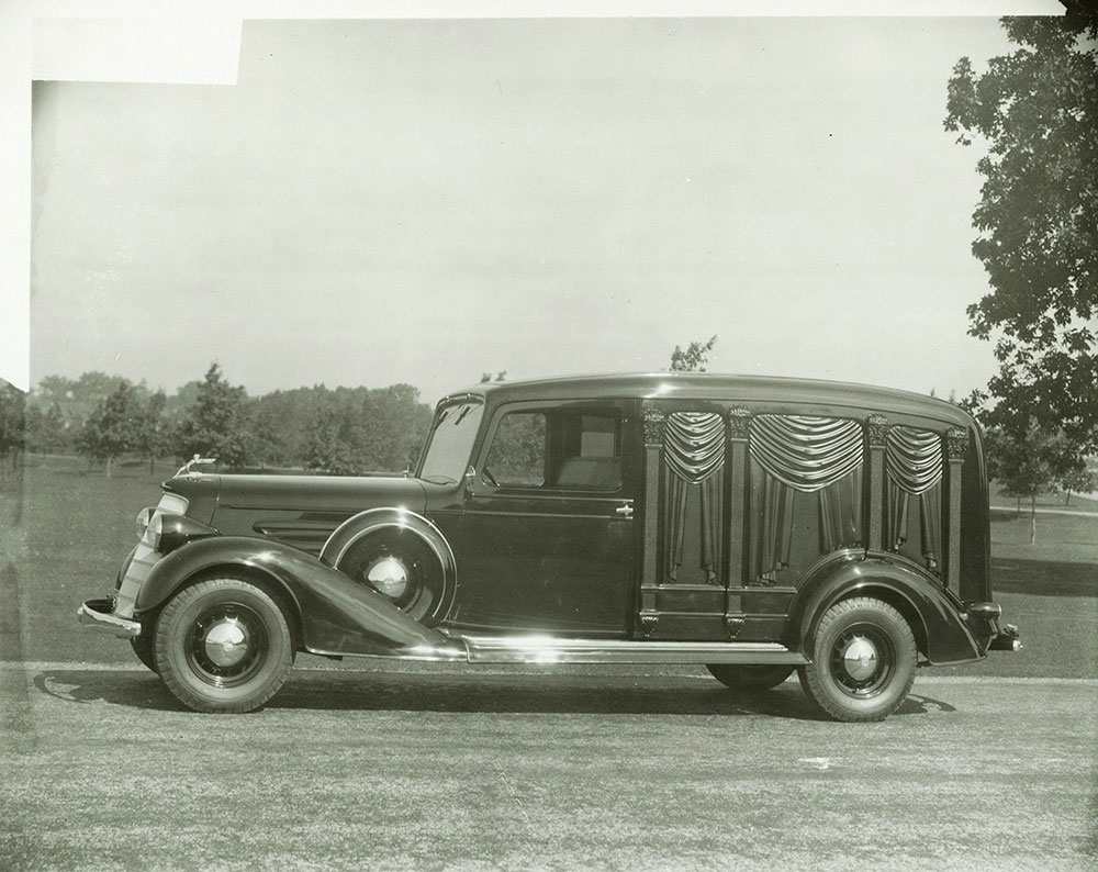 Cunningham Style 353-A carved hearse on Oldsmobile chassis