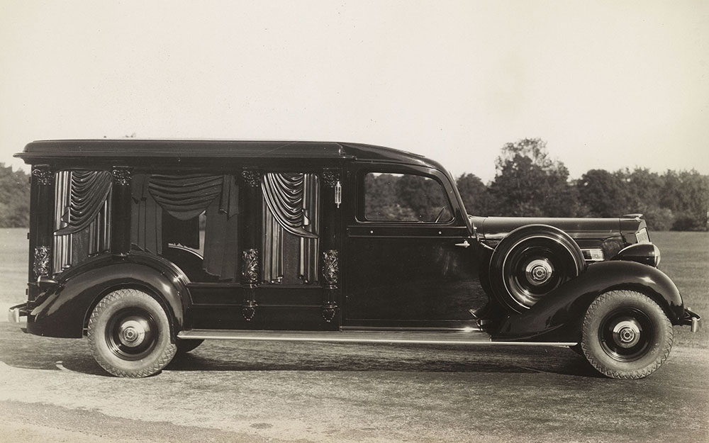The Cunningham Car, Style No. 365 A, built on Packard Chassis, 1935. 8 column hearse