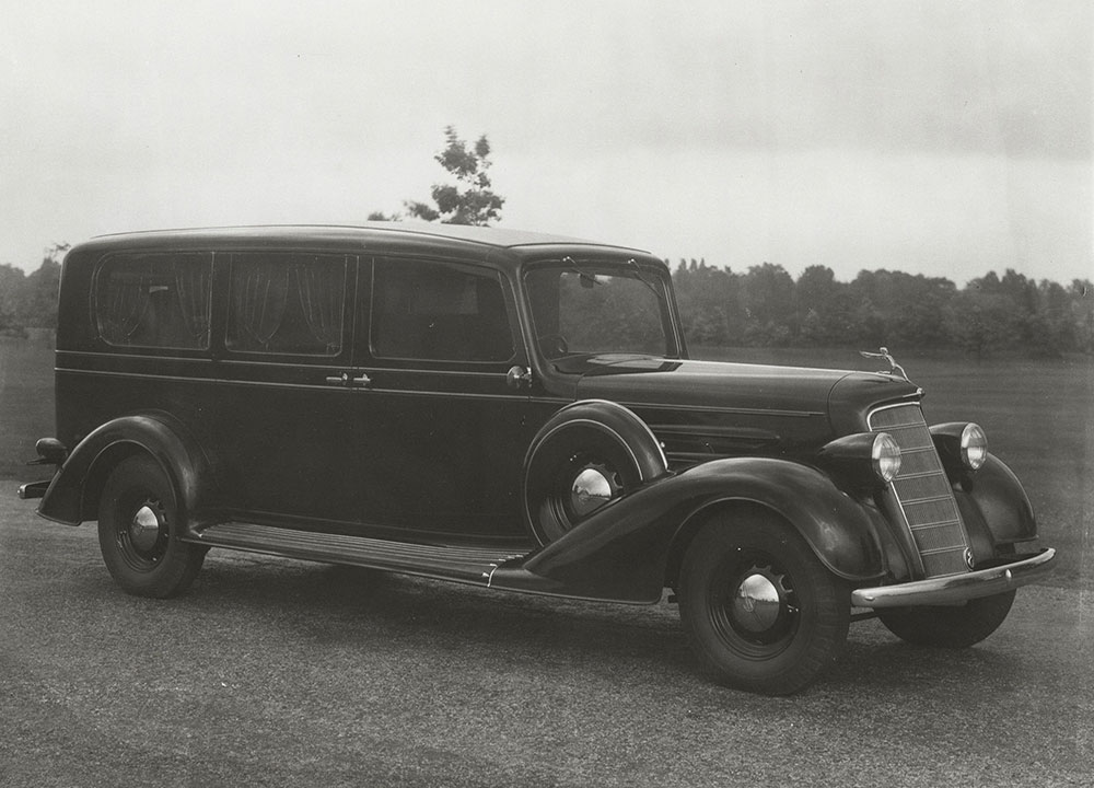 Cunningham Style 347-A: limousine funeral car built on Oldsmobile chassis. 1934