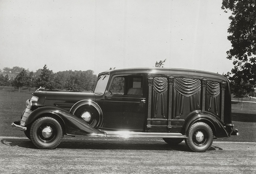 Cunningham hearse on Oldsmobile chassis. Closed sedan, carved wood, 8 columns