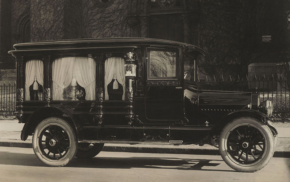 The Cunningham Car, hearse Style No. 1000, Model R, 1914.
