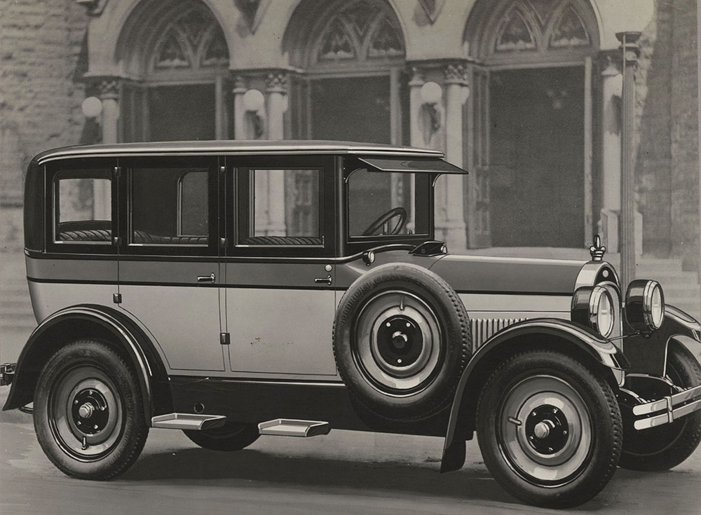 Davis Series 90 Sedan- 1925.