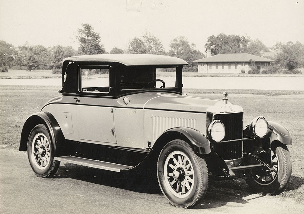 Diana Light Straight Eight for 1926. Model- Cabriolet Roadster for 1926. Capacity 5 Pass.