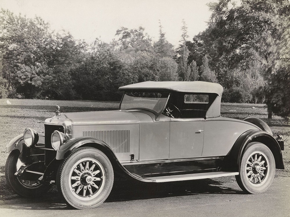 Diana: Left front quarter view of DIANA 8 Roadster, 1926.