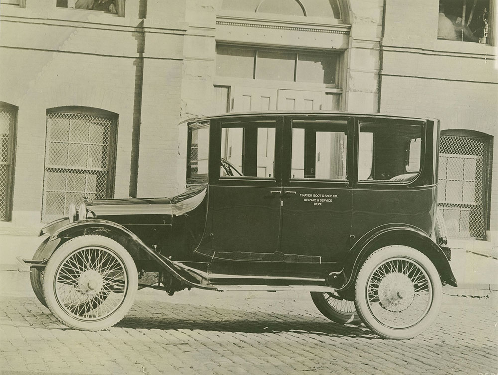 Dodge 4-door sedan - 1919
