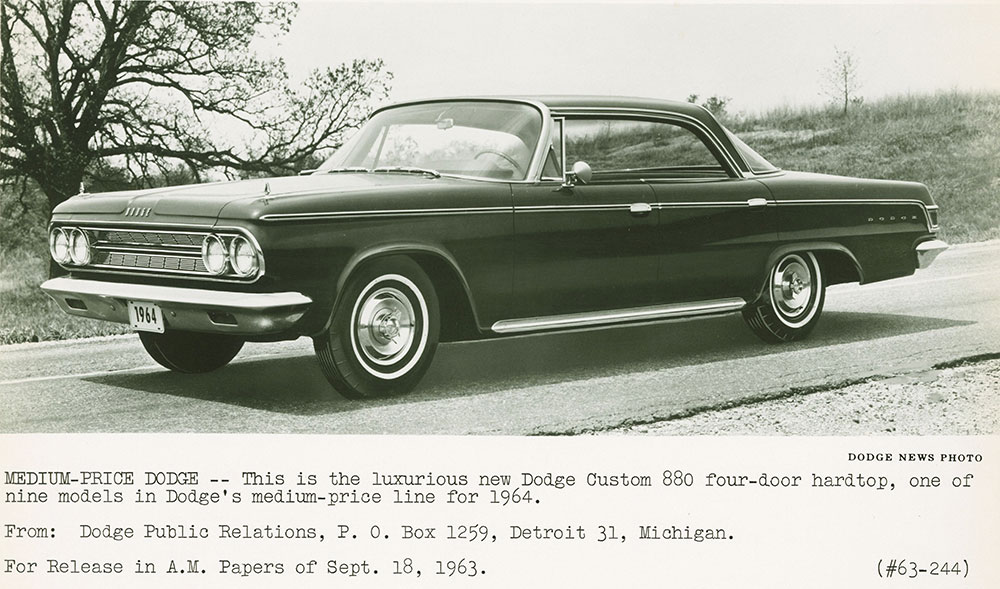 Dodge Custom 880 four-door hardtop - 1964