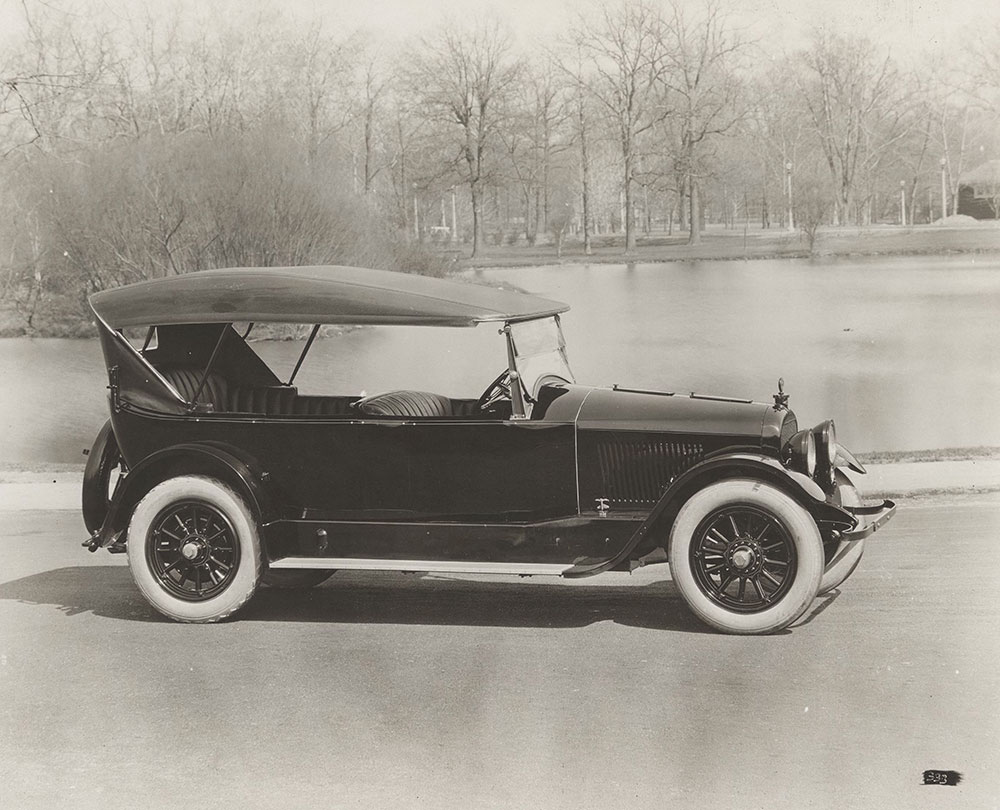 Dorris Model 6-80 standard 7-passenger touring car. 1922