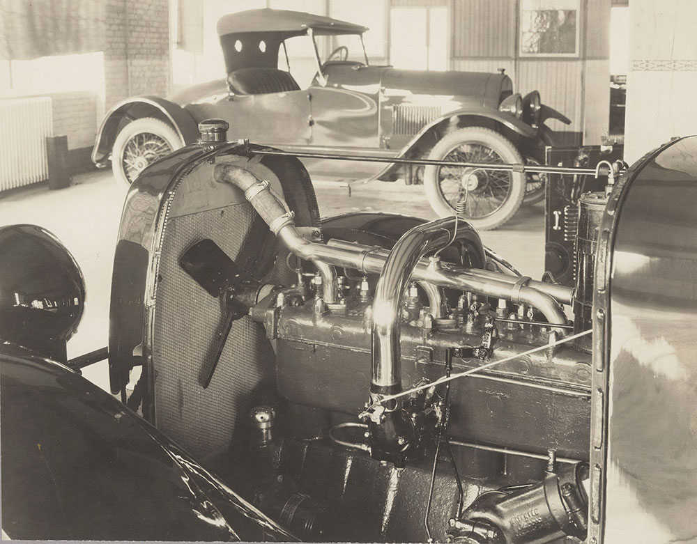 DuPont Roadster and engine: 1923
