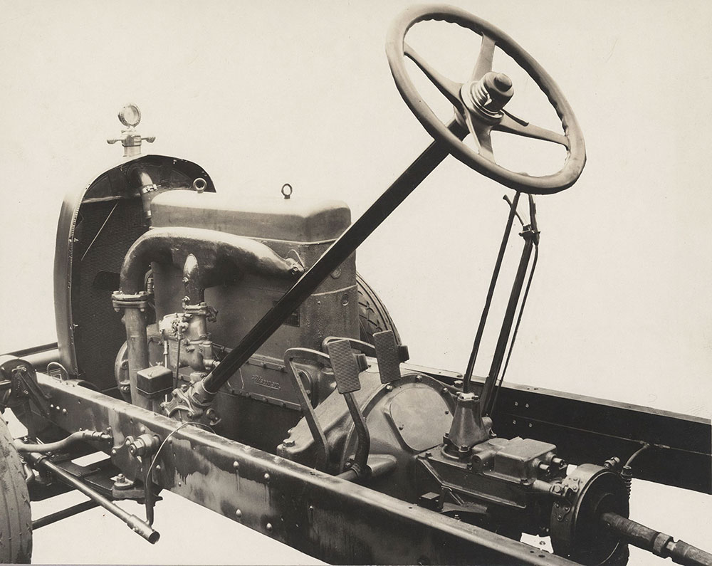DuPont, detail of steering wheel and column, engine, gearbox: 1927