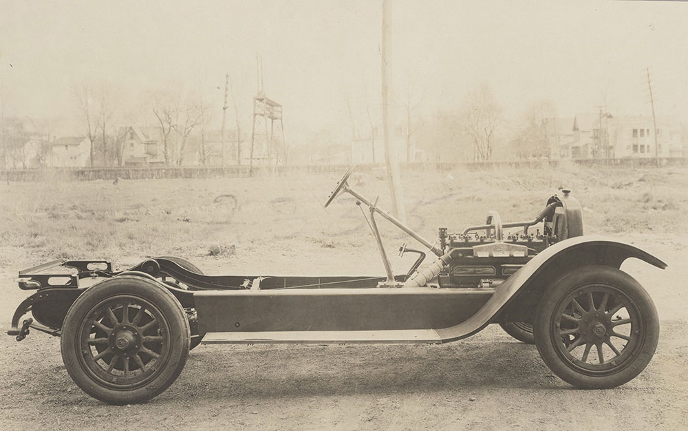 DuPont chassis, side view: 1923