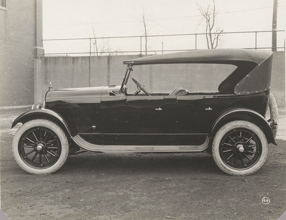 Elgin Six 1922 Model 700 touring car