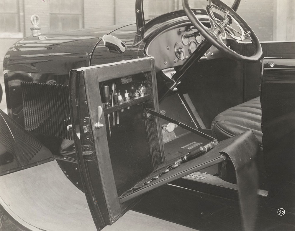 Elgin Six 1922 Model 700, tool compartment