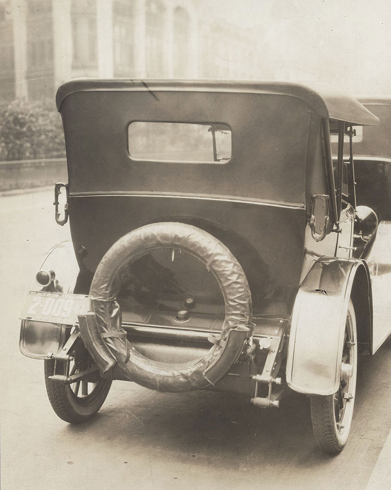 Essex touring car, rear view, showing spare wheel mounting: 1923