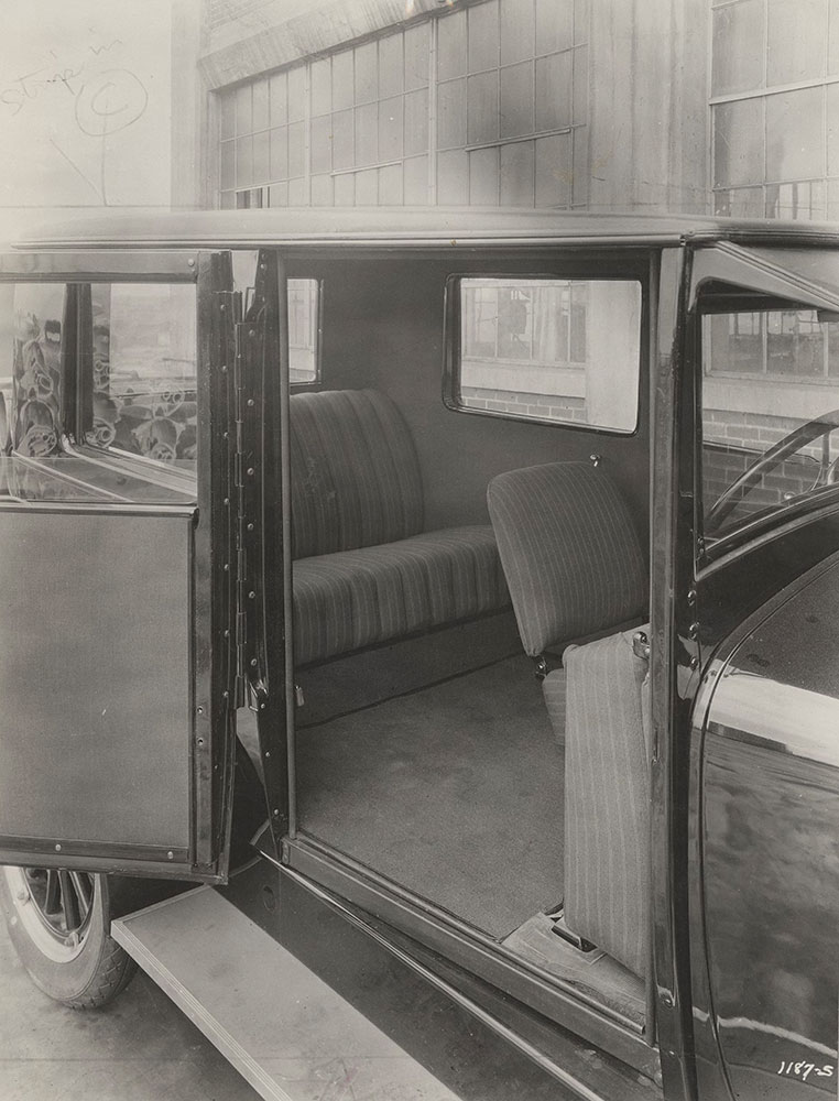 Essex Coach, interior: 1927