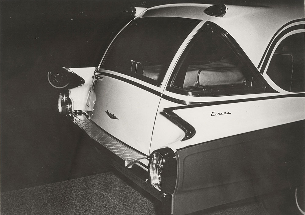 Eureka ambulance on Cadillac chassis with wrap-around Full-Viison rear window: 1960-1962