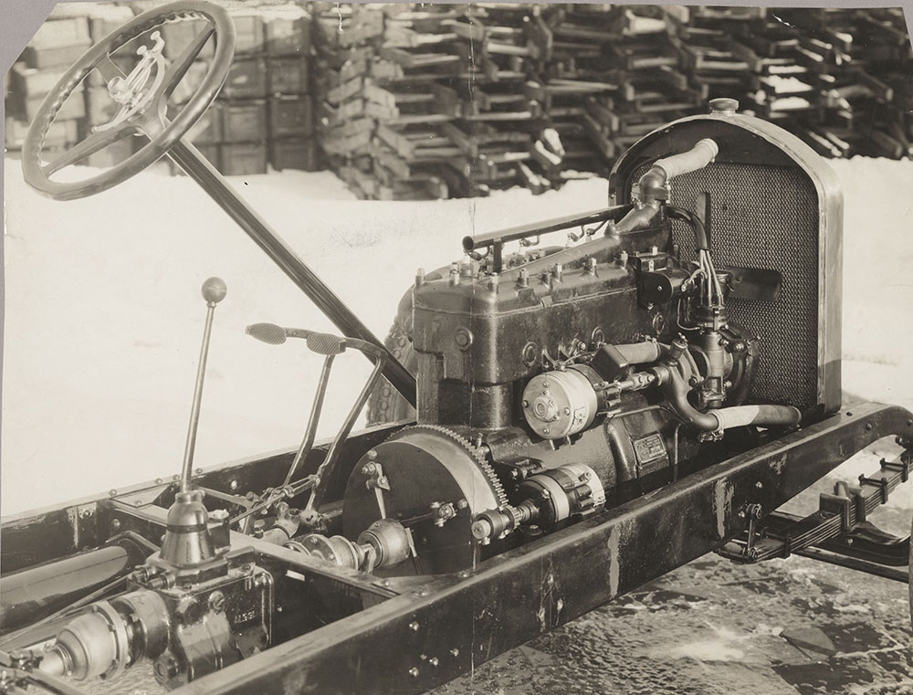 Flint, chassis, showing engine - 1923(?)