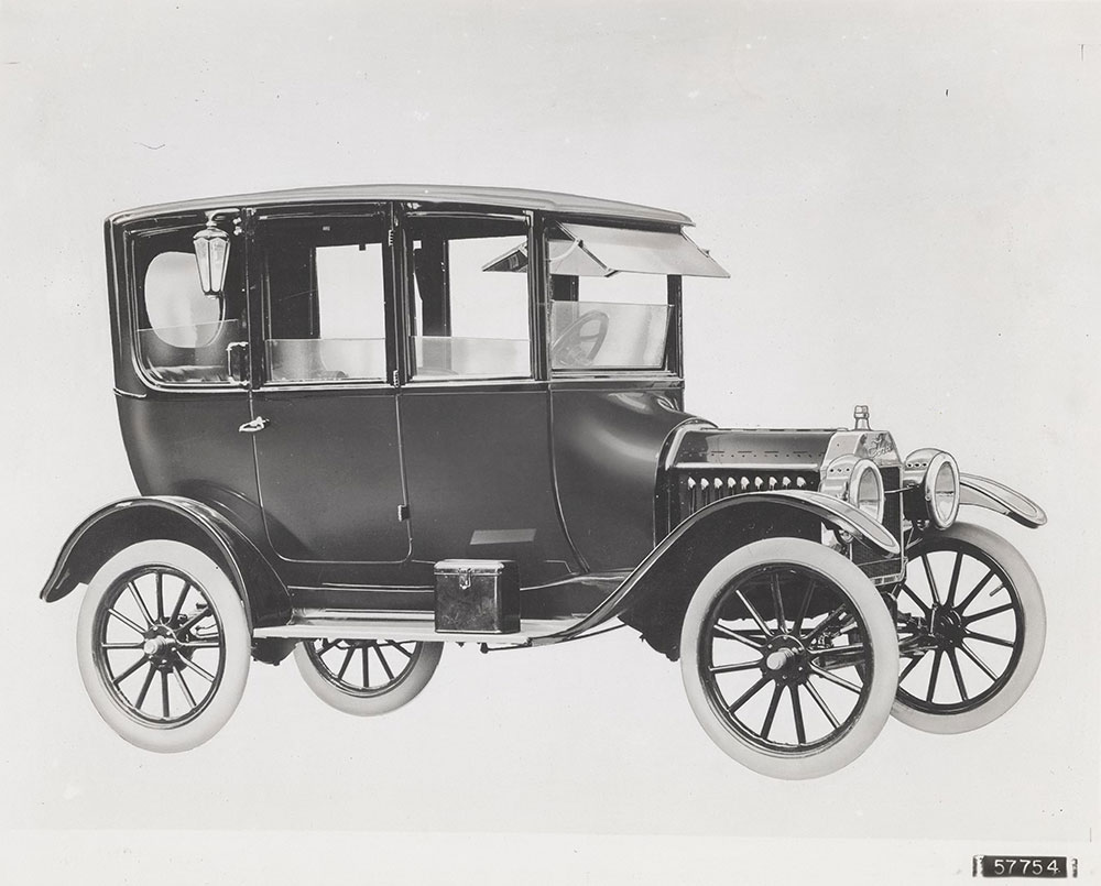 Ford Model T two-door sedan - 1915