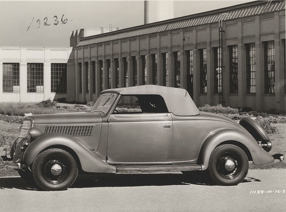 Ford V-8 Convertible Cabriolet - 1935