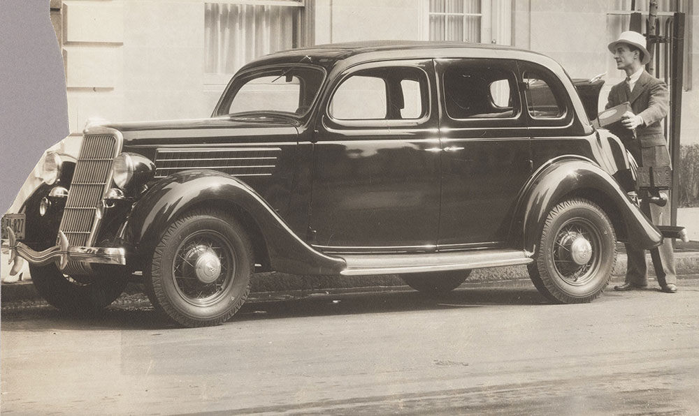 Ford V-8 Fordor touring sedan - 1935