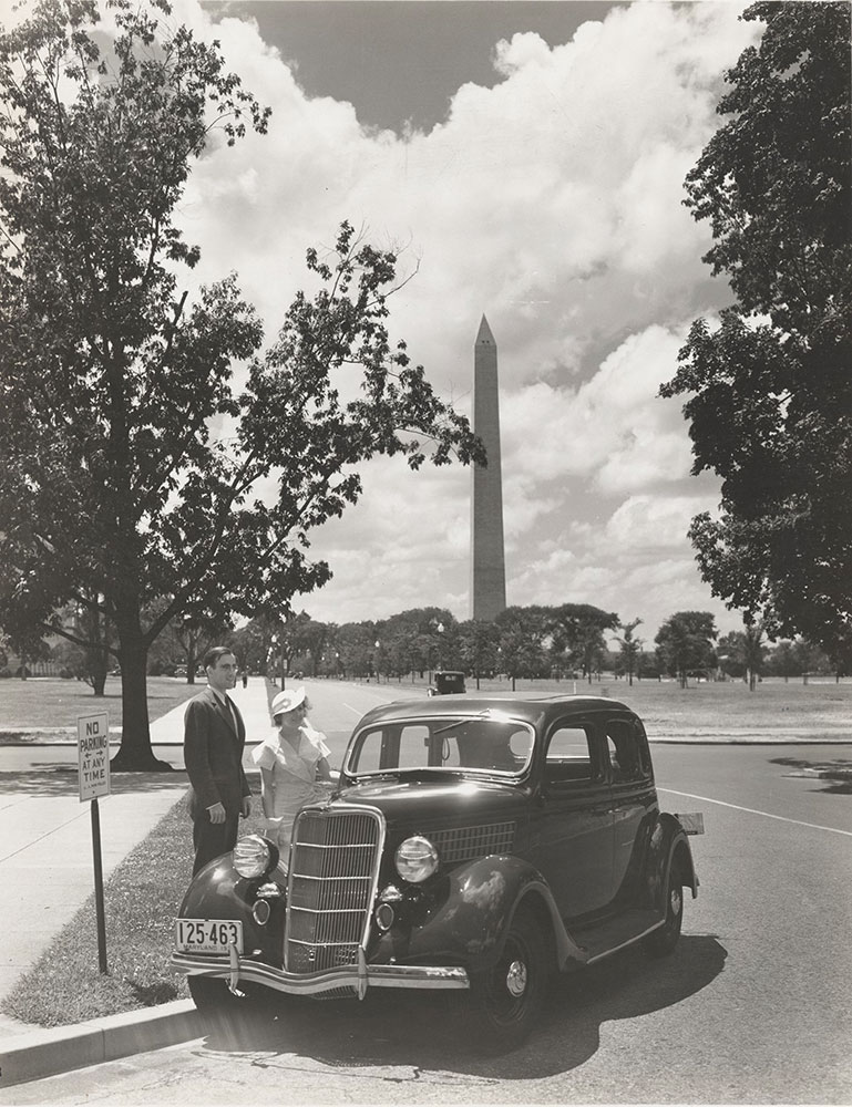 Ford V-8 Touring Sedan - 1935