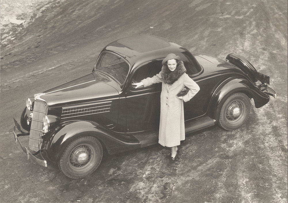 Ford V-8 Deluxe Coupe (3-window) - 1935