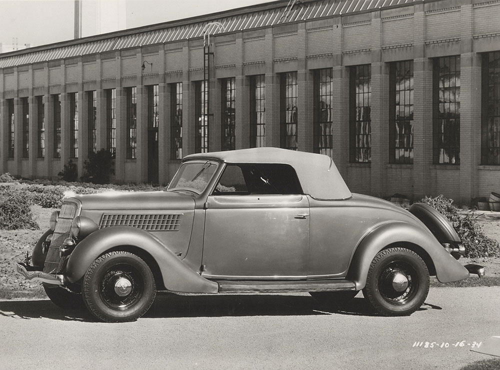 Ford V-8 Convertible Cabriolet - 1935