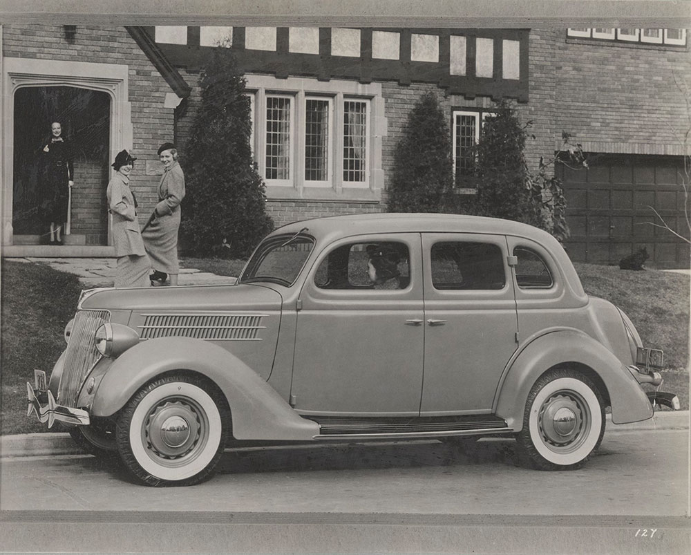 Ford Model 68 Fordor Sedan with trunk - 1936