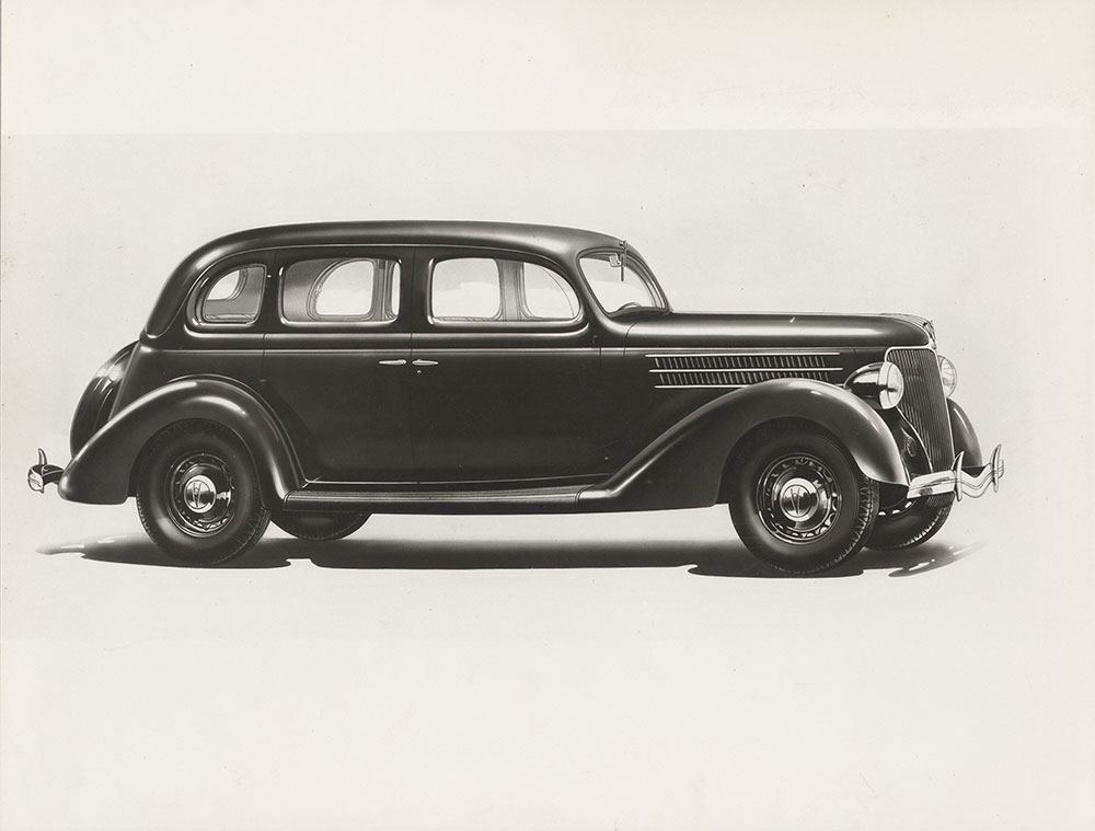 Ford V-8 Deluxe Fordor Sedan - 1936