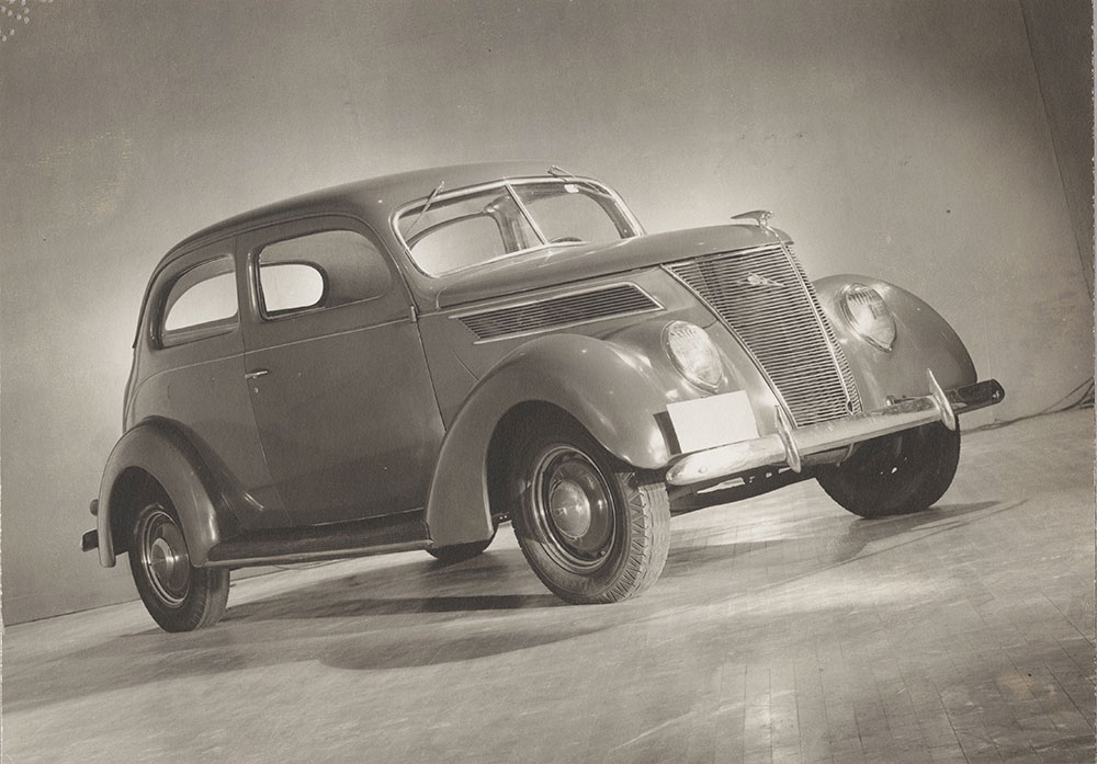 Ford V-8 Tudor sedan - 1937