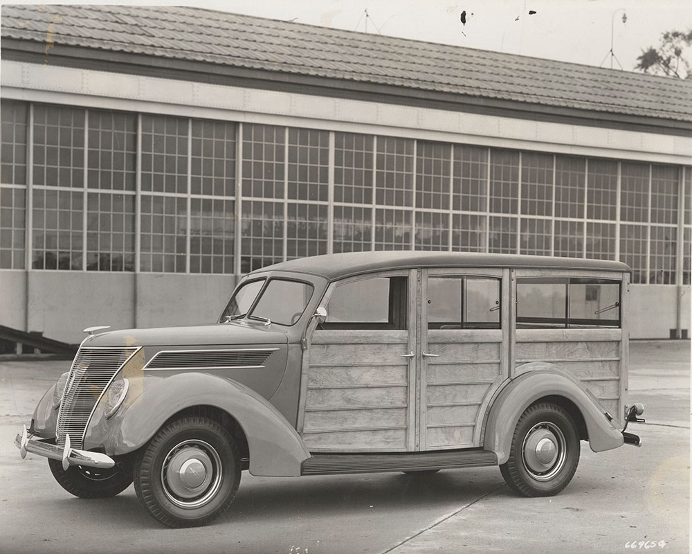 Ford V-8 Station Wagon - 1937