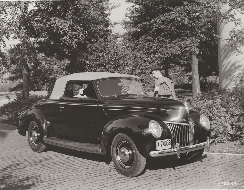 Ford Deluxe Convertible Coupe - 1939