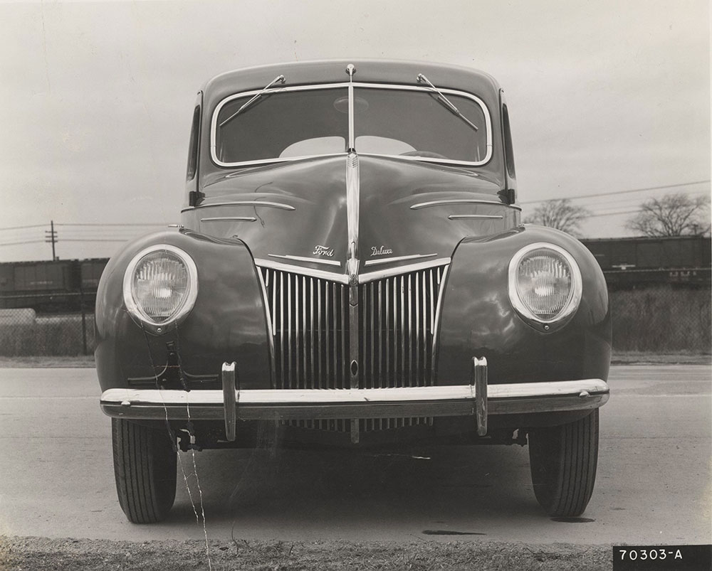 Ford Deluxe, front view - 1939