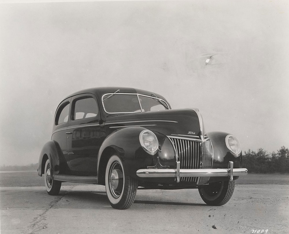 Ford Deluxe Tudor Sedan, Front View - 1939