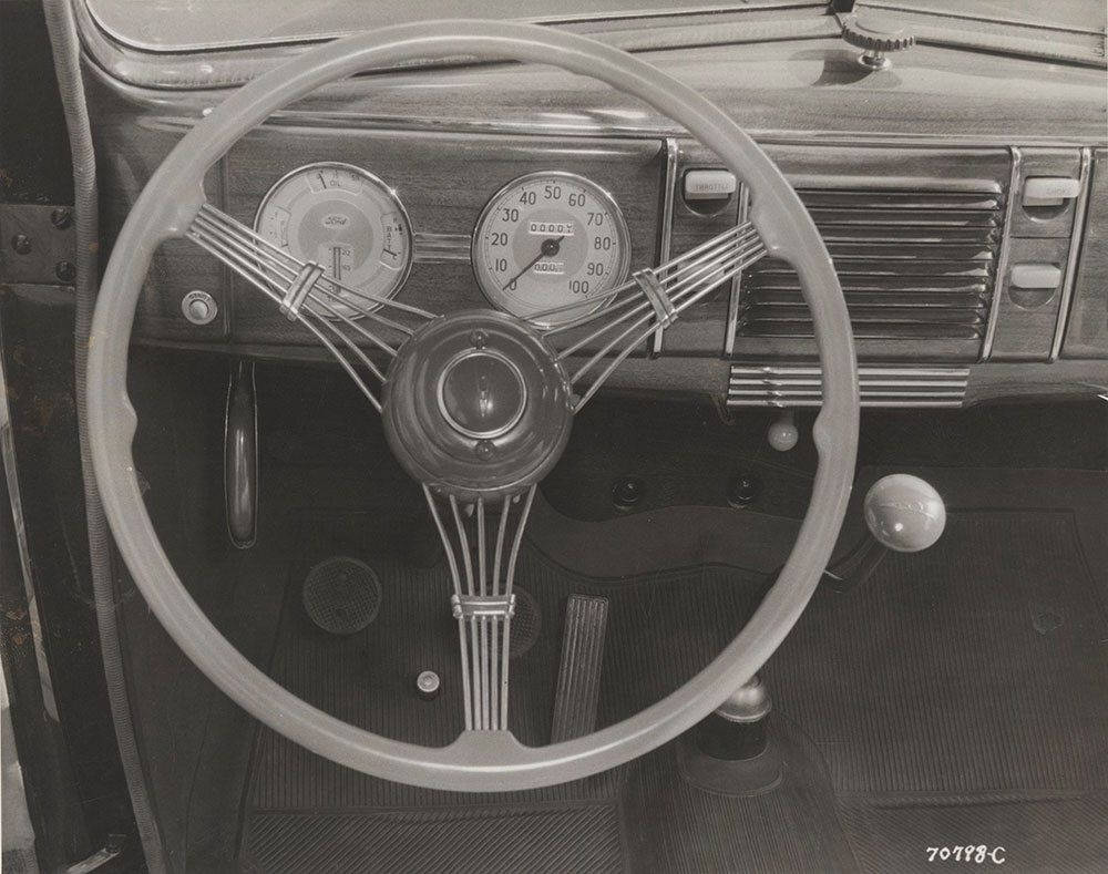 Ford Deluxe V-8, steering wheel and dash - 1939