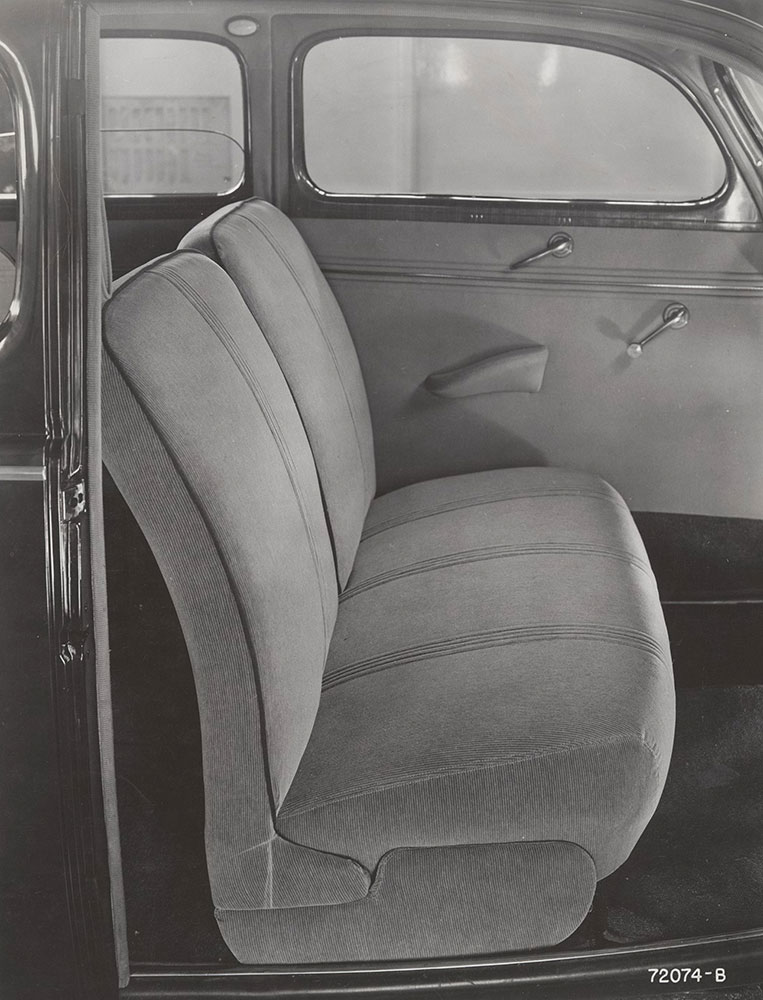 Ford Deluxe interior, front compartment B-1 - 1940