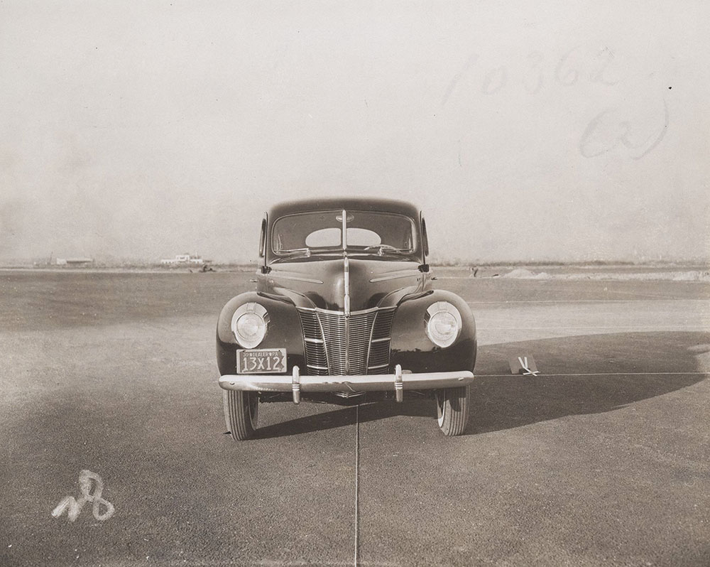 (2) Ford Deluxe, front view  - 1940