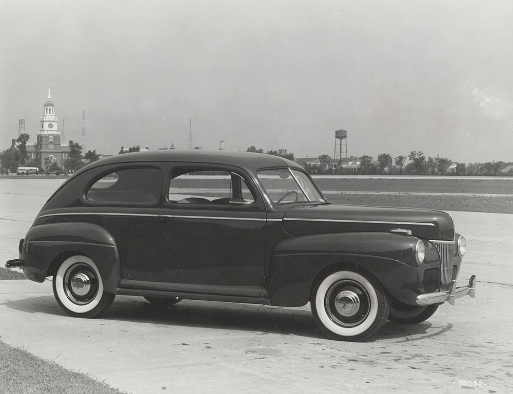 Ford Deluxe Tudor - 1941